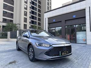 Qin PLUS <span class=keywords><strong>DM</strong></span> Modèle 2023 Édition Champion <span class=keywords><strong>DM</strong></span>-i 55KM Autonomie NEDC 501-600km Moteur 100-150kW Gris Foncé Extérieur Couleurs de Lumière Bicolores - Product Image 3