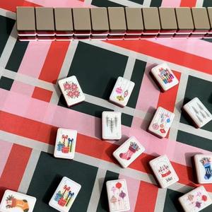 Ensemble <span class=keywords><strong>de</strong></span> Mahjong Américain Premium pour les Fêtes, 160 Tuiles, Camion Rouge, Chaussette du Cardinal, NOUVEAUTÉ, Timbre Poste Aérienne, Dos Doré Gravé - Product Image 3