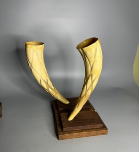 Haute qualité Unique fabriqué à la main écologique en bois poli support de corne de Viking élégant sur le thème des animaux maison artisanat naturel - Product Image 1