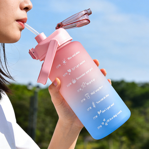 Bouteille d'eau sportive en plastique sans BPA de grande capacité 64 oz/2000 ml pour la salle de sport et les activités de plein air - Product Image 1