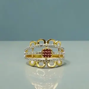 Anillo de Oro Tradicional con Racimo de Piedras Rojas y Capas con Cristales Incrustados, Joyería Festiva para Mujer, Anillo de Oro de Lujo - Product Image 2