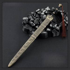 <span class=keywords><strong>Espada</strong></span> famosa antigua rey de Yue Gou <span class=keywords><strong>Jian</strong></span> <span class=keywords><strong>espada</strong></span> 30cm con vaina arma de bronce modelo artes y manualidades <span class=keywords><strong>espada</strong></span> colgante de llave - Product Image 6