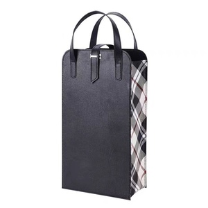 Sac à <span class=keywords><strong>vin</strong></span> rouge double 2 bouteilles <span class=keywords><strong>de</strong></span> luxe Sac cadeau à main en cuir PU avec gaufrage et stratification mate pour papier kraft tequila - Product Image 2