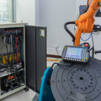 Robot industriel de soudage à bras robotique 6 axes et robot de soudage automatique NEWKer CNC