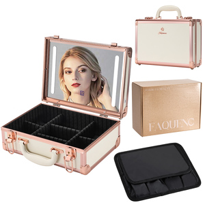 Estuche Organizador de Maquillaje Grande con Espejo LED, Soporte para Brochas, Divisores Ajustables, Estuche Portátil para Cosméticos y Almacenamiento de Uñas - Product Image 1