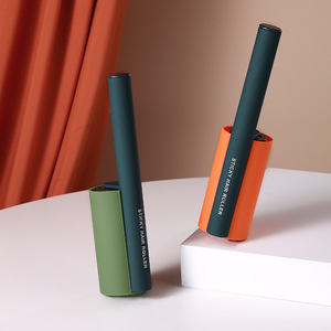 ลูกกลิ้งกันฝุ่นใช้ซ้ำได้ด้ามจับกว้าง10ซม. ใช้ซ้ำได้กระดาษเหนียวแบบเปลี่ยนได้สำหรับเฟอร์นิเจอร์ทำผมสัตว์เลี้ยง - Product Image 1