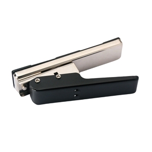 Fustella Professionale in Metallo Resistente per la Creazione di Plettri Fai-da-te per Chitarra, Basso, Chitarra Acustica ed Elettrica (anche per Carte di Credito) - Product Image 4