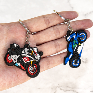 Porte-clés moto tendance en PVC souple, breloques en forme de casque de course pour les fans de motos et les amateurs de motos, vente en gros - Product Image 2