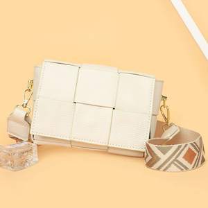 Bolso Bandolera de Cuero Genuino con Diseño Geométrico para Mujer, Correa Ajustable, Impermeable y Duradero - Product Image 6