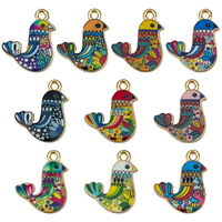 Venta al por mayor de 20 piezas de dijes de colibrí esmaltados para la fabricación de joyas DIY, colgantes de pájaros chapados en oro de 18K, accesorios para collares y pulseras estilo boho