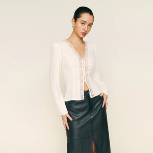 Blusa de Encaje Negro Francés para Mujer, Manga Larga, Cuello en V Sexy, Cintura Ajustada, Top Elegante de Alta Gama - Product Image 3