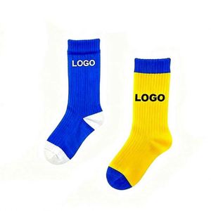 Chaussettes de sport en coton respirant, broderie jacquard, design tendance, article promotionnel de luxe, ensemble de chaussettes avec logo personnalisé, chaussettes de Noël - Product Image 1