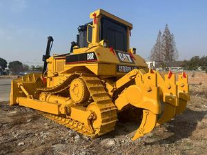 Bulldozer sobre orugas Caterpillar D8R usado de alta calidad, modelo 2022 con motor de 10m de capacidad de dormitación en Stock para la venta - Product Image 4