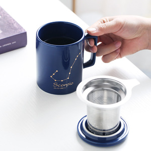 Mug en céramique avec couvercle et filtre, design zodiacal, porcelaine bleue, pour café, thé, usage domestique - Product Image 3