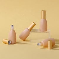 Bouteille à rouleau en verre rose de 12ML avec couvercle en or de qualité supérieure pour divers produits Design pratique et beau