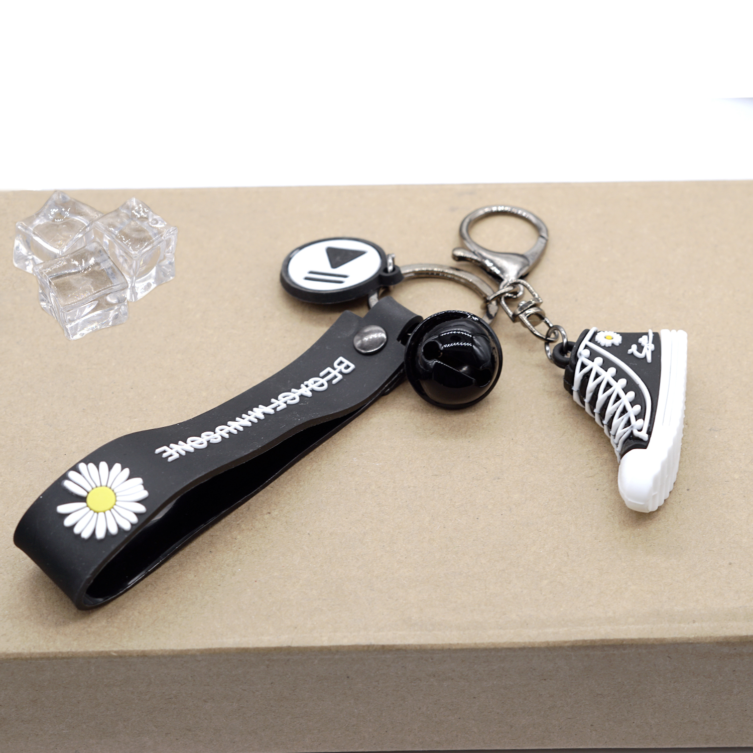 Cute Silicone Small Daisy Keychain - Fashionable Key Holder
