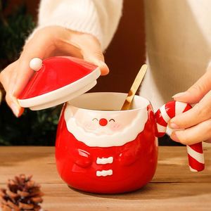 Mug en céramique 3D Père Noël peint à la main avec couvercle et cuillère en forme de canne à sucre, tasse à café de Noël mignonne faite à la main pour cadeau de fêtes - Product Image 1