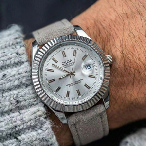 นาฬิกา CILOA ทรงกลมสีเงินสำหรับผู้ชาย ปรับแต่งได้ ของขวัญสุดหรูสำหรับนักธุรกิจ นาฬิกาควอตซ์คุณภาพสูงรุ่นใหม่ กันน้ำ รุ่นสำหรับผู้ชาย - Product Image 2