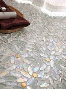 Mosaïque en verre cristal à motifs floraux <span class=keywords><strong>parquet</strong></span> modernes pour la décoration <span class=keywords><strong>de</strong></span> sol <span class=keywords><strong>de</strong></span> salle <span class=keywords><strong>de</strong></span> bain <span class=keywords><strong>de</strong></span> villa avec design graphique - Product Image 3
