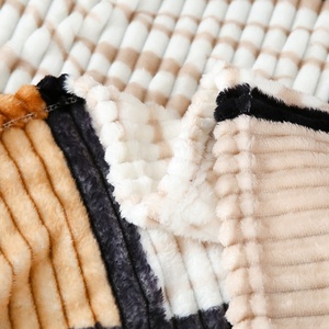 Coperta invernale calda singola/doppia in <span class=keywords><strong>flanella</strong></span> a bolle, fantasia tinta unita, in pelliccia lavorata a maglia, per dormitorio studentesco e ufficio - Product Image 2