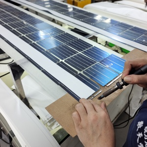 แผงโซลาร์เซลล์ TYL Tier 1 Mono 580W 590W 595W แบบ Half Cell Bifacial รับประกัน 12 ปี TYL-580w ประสิทธิภาพเหนือกว่าในสภาพแวดล้อมที่มีอุณหภูมิสูง - Product Image 2