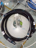 Tuyau chauffant en PTFE sur mesure pour la résolution des problèmes de transfert de fluides, utilisé dans les équipements de peinture, de distribution et de collage robotisé automobile