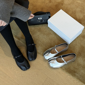 Zapatos de Cuero Vintage Franceses de Primera Calidad para Mujer, Nuevos Zapatos Casuales Planos con Suela Suave y Versátiles, Ideales para Combinar con Vestidos - Product Image 1