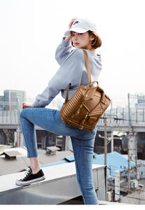 Sac à dos vintage en cuir pour motard, style veste, multi-positions, avec quincaillerie métallique, idéal pour le streetwear - Product Image 5