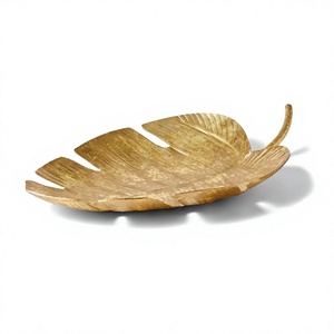 Plateau de service en forme de feuille, plat en métal, nouveau design, aspect moderne, bol en aluminium poli, tendance, centre de table pour la vaisselle - Product Image 1