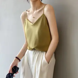เสื้อกล้ามสายเดี่ยวคอวีผ้าซาตินสำหรับผู้หญิง,เสื้อคลุมคอวีแฟชั่นสไตล์เกาหลีอารมณ์ใหม่ฤดูร้อนปี2022