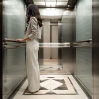 Ascenseur à grande vitesse pour passagers de 1600 kg, 1,0 m/s, 16 étages, à traction sans engrenages, pour immeubles de grande hauteur