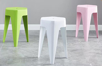 Vente en gros de places et de chaises d'extérieur en plastique PP Meubles de restaurant-Tabourets empilables Poufs Salon Chambre à coucher