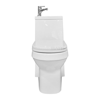 WC monobloc en céramique blanche moderne et élégante avec couvercle à fermeture douce, double chasse d'eau, WC économe en eau pour usage hôtelier