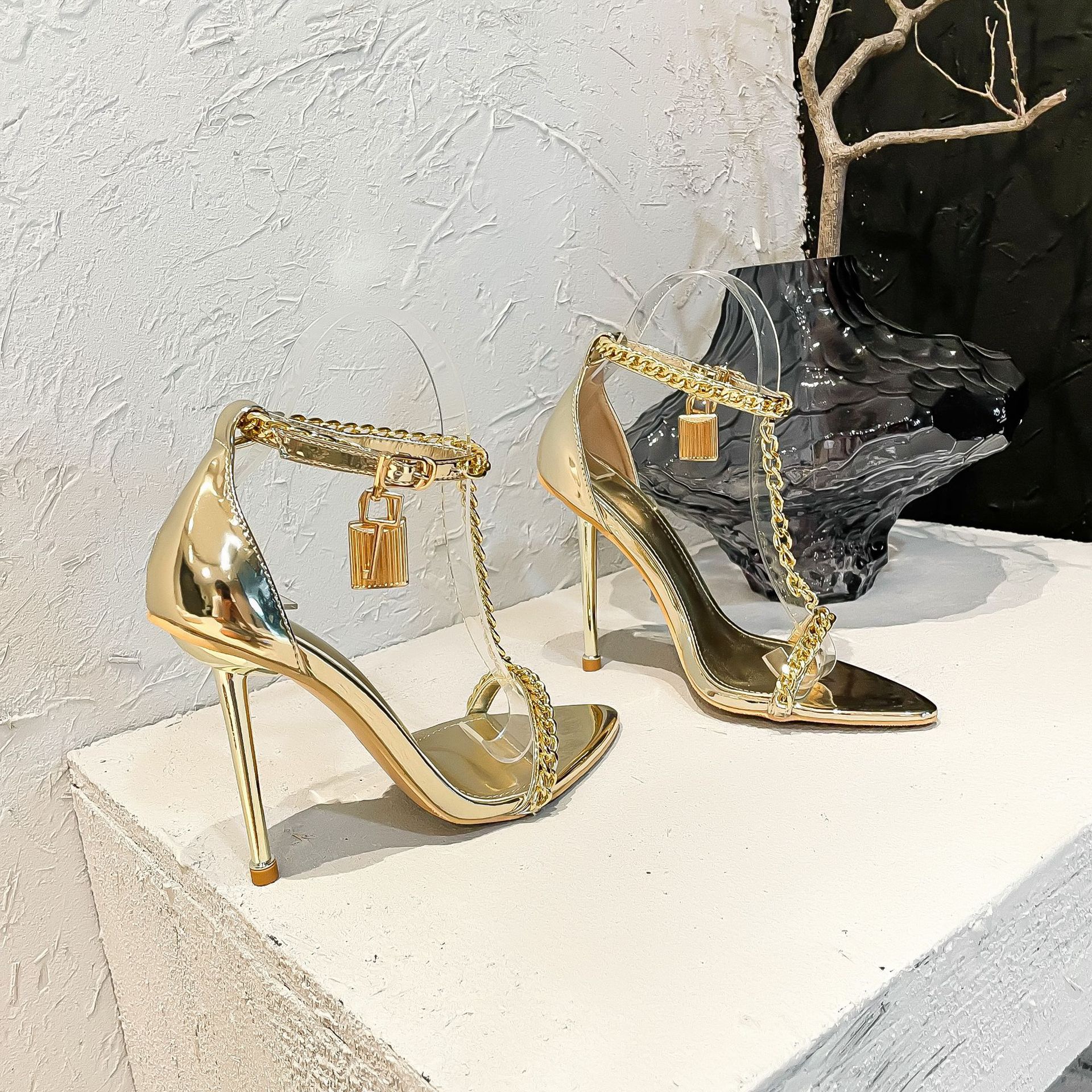 Estilo De Tacones Sandalen Puntige Neus Vrouwen Schoenen Gouden Ketting  Stiletto Hakken| Alibaba.com