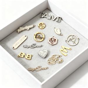 Insignias Metálicas de Aleación de Zinc Esmaltadas de Alta Calidad con Diseño Personalizado al por Mayor para Ropa - Product Image 5