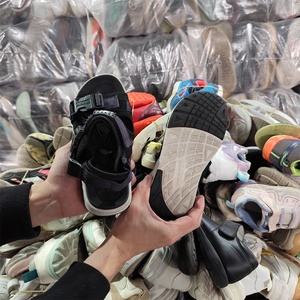 Zapatos usados para niños de segunda mano a precio mayorista para niños y niñas mezclados en sacos a granel - Product Image 3
