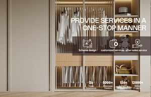 Armoire de chambre moderne sur mesure avec portes coulissantes, rangement superposé, panneau en verre et éclairage intégré pour l'organisation des vêtements - Product Image 3