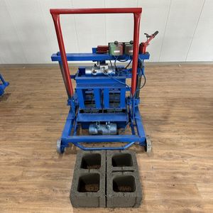 Piccola Macchina per la Produzione di Mattoni in Cemento Produce Vari Tipi di Mattoni Utilizza Motore Elettrico o Diesel per Costruzioni Edili - Product Image 3
