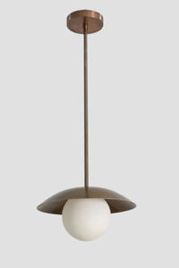 Suspension en laiton faite à la main de style Mid-Century Modern avec globe opale, luminaire de plafond vintage - Product Image 3