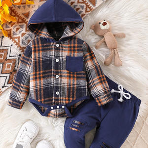 Conjunto de Duas Peças para Bebês Meninos de Outono e Inverno, Camisa de Algodão com Capuz em Estampa Xadrez e Calças com Botão de Pressão - Product Image 3
