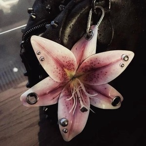 Porte-clés Y2K Phalaenopsis avec pendentif à pompon, chaîne de perles faite à la main, fleur d'orchidée unique, porte-clés tendance - Product Image 2