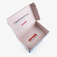 Boîtes de papier d'expédition ondulé kraft en gros emballage de chaussettes en fourrure impression 4C de logo personnalisé avec gaufrage en carton