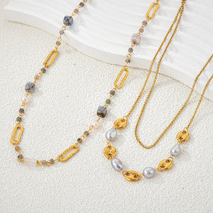 Collier élégant et tendance pour femme en acier inoxydable avec pierres naturelles, perles d'eau douce et maillons dorés – Collier perlé à la mode – Chine - Product Image 5