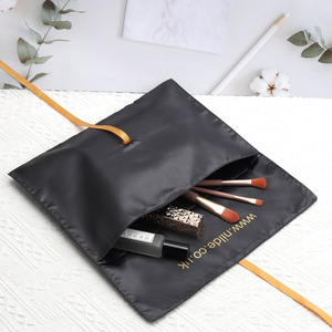 Bolsa de Satén con Lazo para Empacar Ropa Interior con Logotipo Personalizado, Bolsa de Seda Negra de Lujo para Guardar Pelucas con Solapa Protectora - Product Image 2