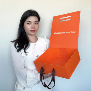 Hộp quà cao cấp hai lớp, chất liệu bìa cứng trắng, in logo tùy chỉnh, dành cho đồ ngủ nữ, gồm nắp và đế. - Product Image 5