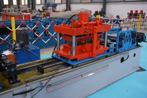 Machine de construction de profilés de charpente en poutrelles, section L, en acier léger, pour profilés de charpente, avec système de profilage à froid PLC et engrenages - Product Image 5