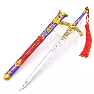 Equipo personalizado Sword Caliburn-Fate/<span class=keywords><strong>stay</strong></span> <span class=keywords><strong>night</strong></span>-<span class=keywords><strong>Saber</strong></span> Metal Crafts Mini Samurai Sword Llavero regalo decoración colgante - Product Image 1