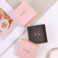 Boîte cadeau de bijoux haut de gamme personnalisable avec logo en relief, écologique, doublure en velours, pelliculage mat, réutilisable, recyclable, faite à la main