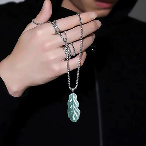 จี้หยกเจไดต์แท้เกรด A สีน้ำเงินสดใส รูปทรงขนนก หยกเกรดน้ำแข็ง ประดับเงินแท้ S925 สำหรับทั้งชายและหญิง - Product Image 2