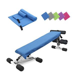 Serviette de sport en microfibre ultra douce à séchage rapide avec logo personnalisé et poche zippée, design tendance - Product Image 1
